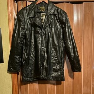 Blue Fin Men’s genuine leather jacket size M NWT. Very lightweight